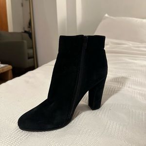 Steve Madden Glorious size 8 - Black Suede Heeled Boots